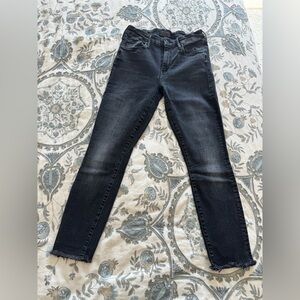 Mother’s Looker Ankle Fray jeans in size 26.